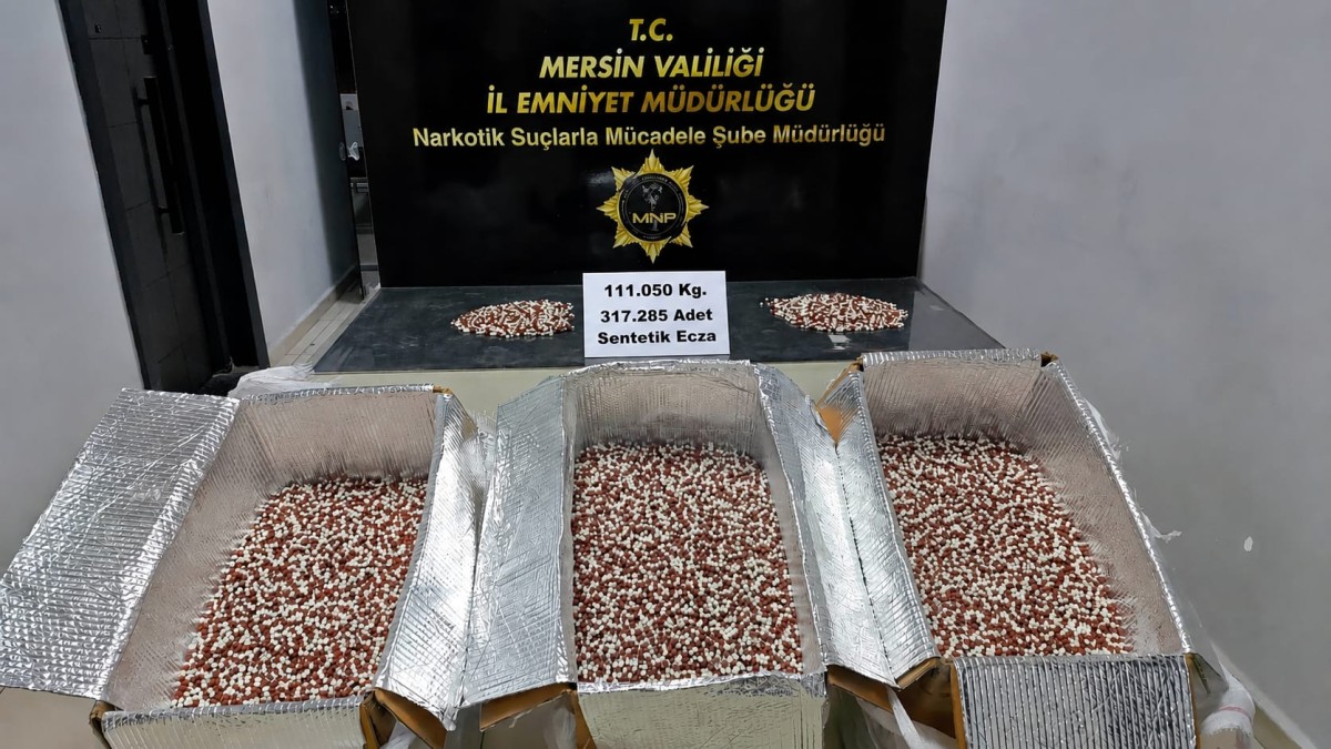 Araç İçerisinde 317.285 Adet Sentetik Ecza Maddesi Ele Geçirildi