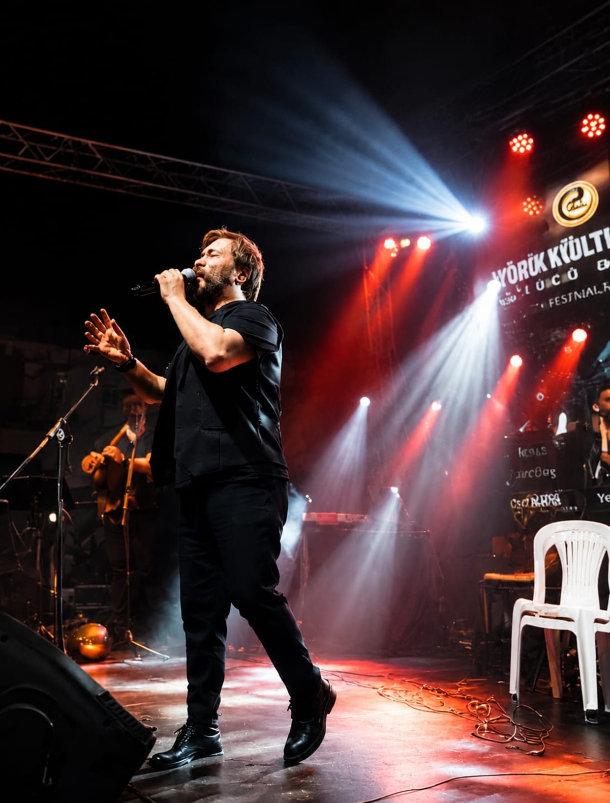 Osman Öztunç Bir Adam Bir Sahne Binlerce Yürek