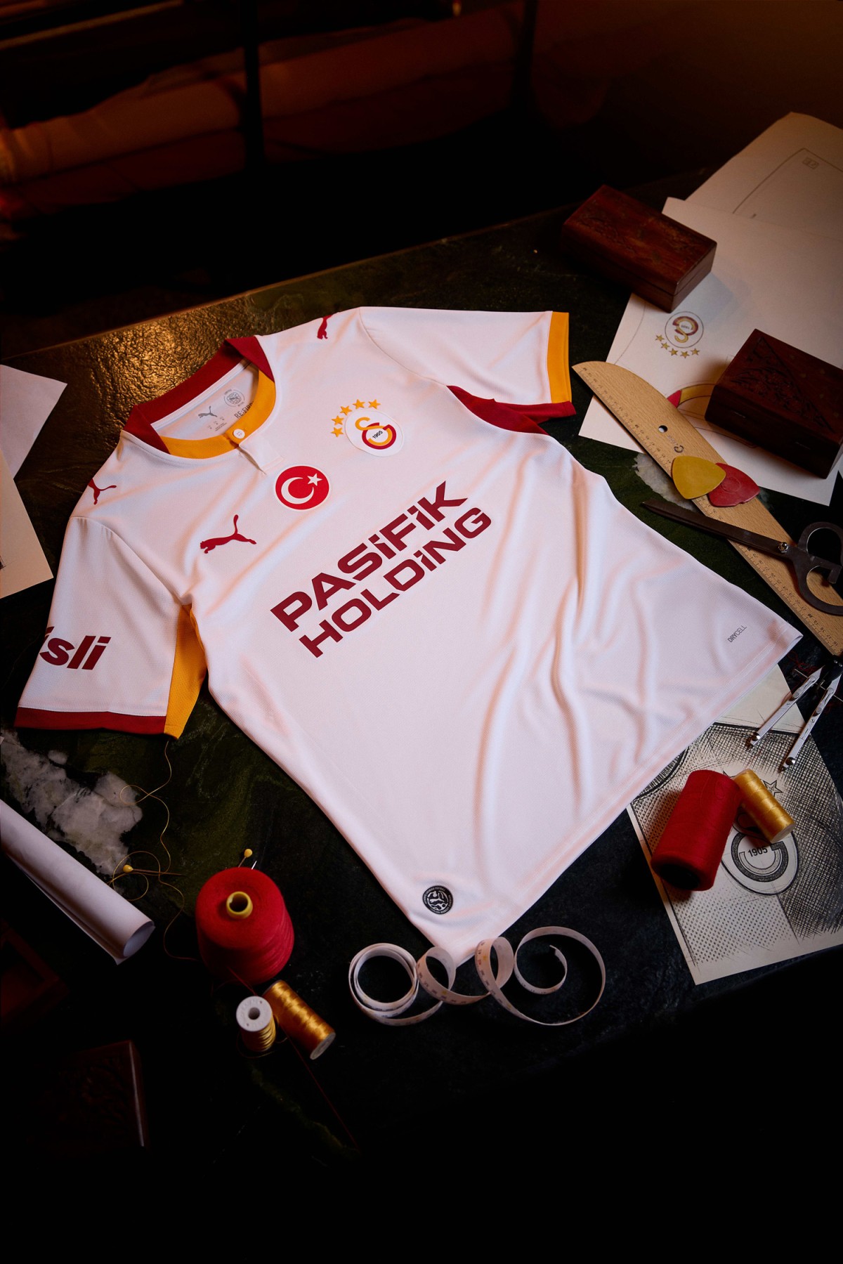 Galatasaray’ın Yeni Sezon Formaları Tanıtıldı