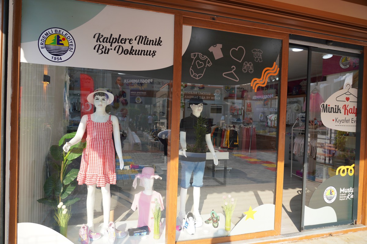 Minik Kalpler Kıyafet Evi Hizmete Açıldı