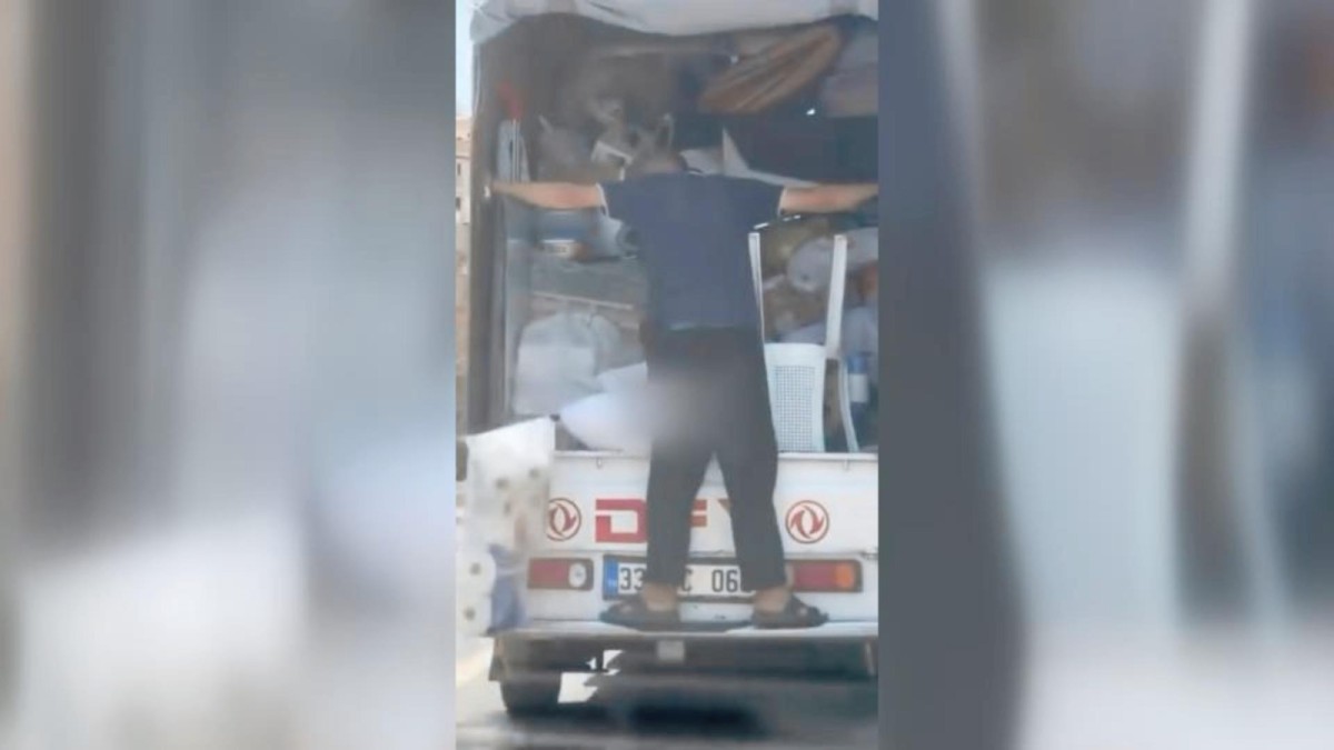 Tehlikeli Şekilde Yük Ve Yolcu Taşıyan Kamyonet