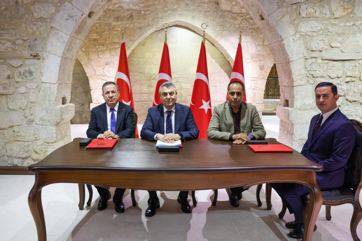Mersin Valisi Atilla Toros’un Himayelerinde, Hayırsever Zabit Demir ile İl Sağlık Müdürlüğü Arasında Protokol İmzalandı