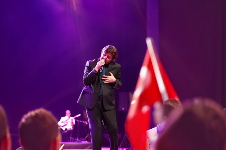 Şahinbey’de Ahmet Şafak İzdihamı: Salonlara Sığmadılar