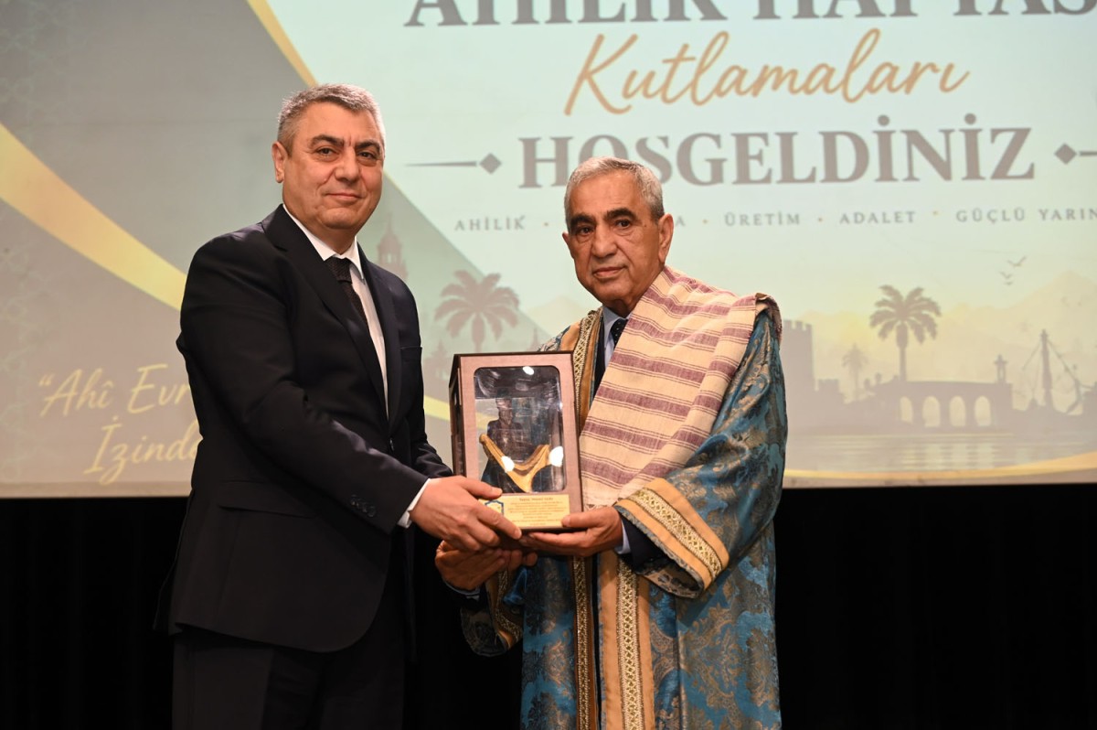 Başkan Sarı’ya “Yılın Ahi Babası” Ödülü