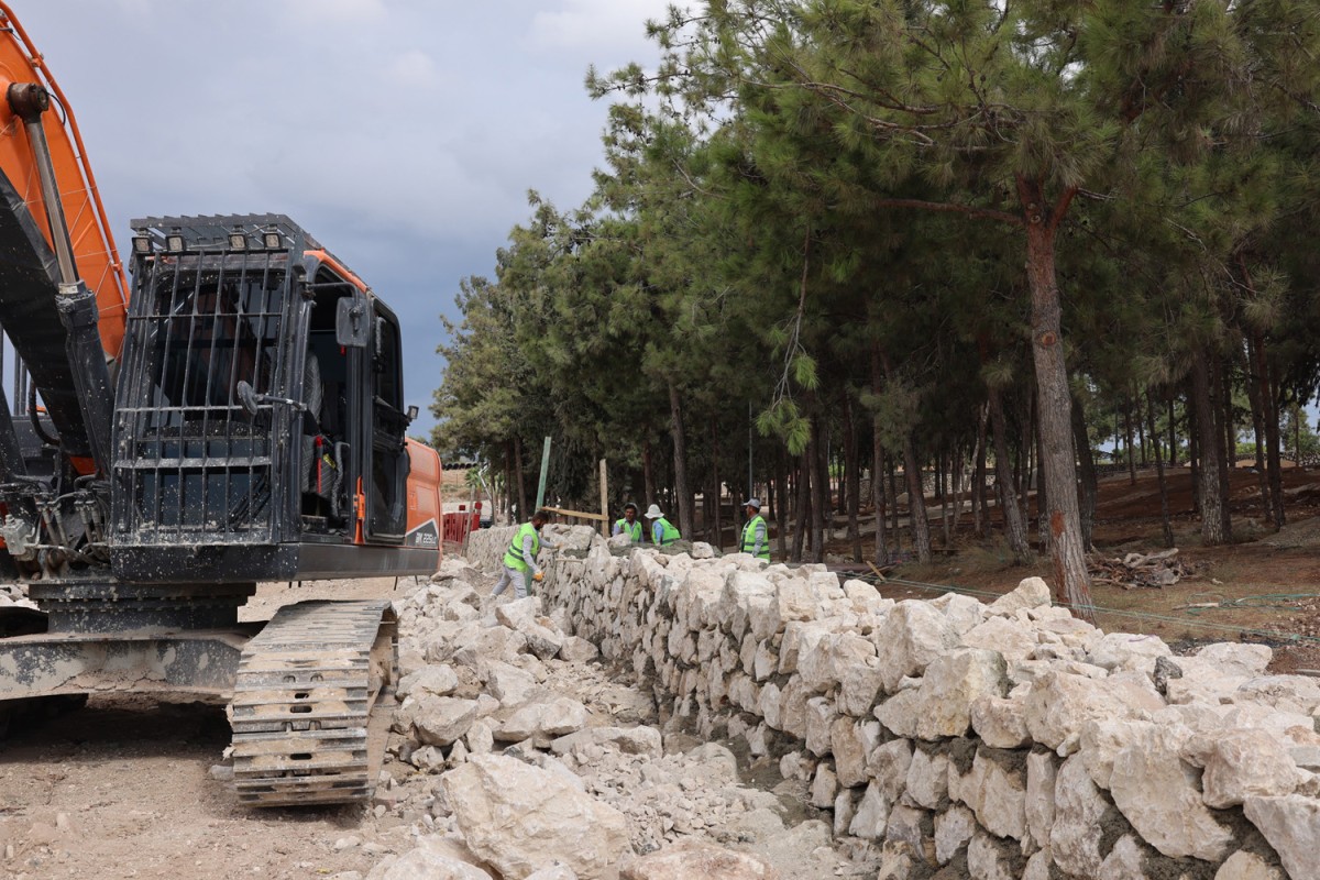 Toroslar’ın 16 Bin Metrekarelik Piknik Alanında Yenileme Çalışmaları Sürüyor
