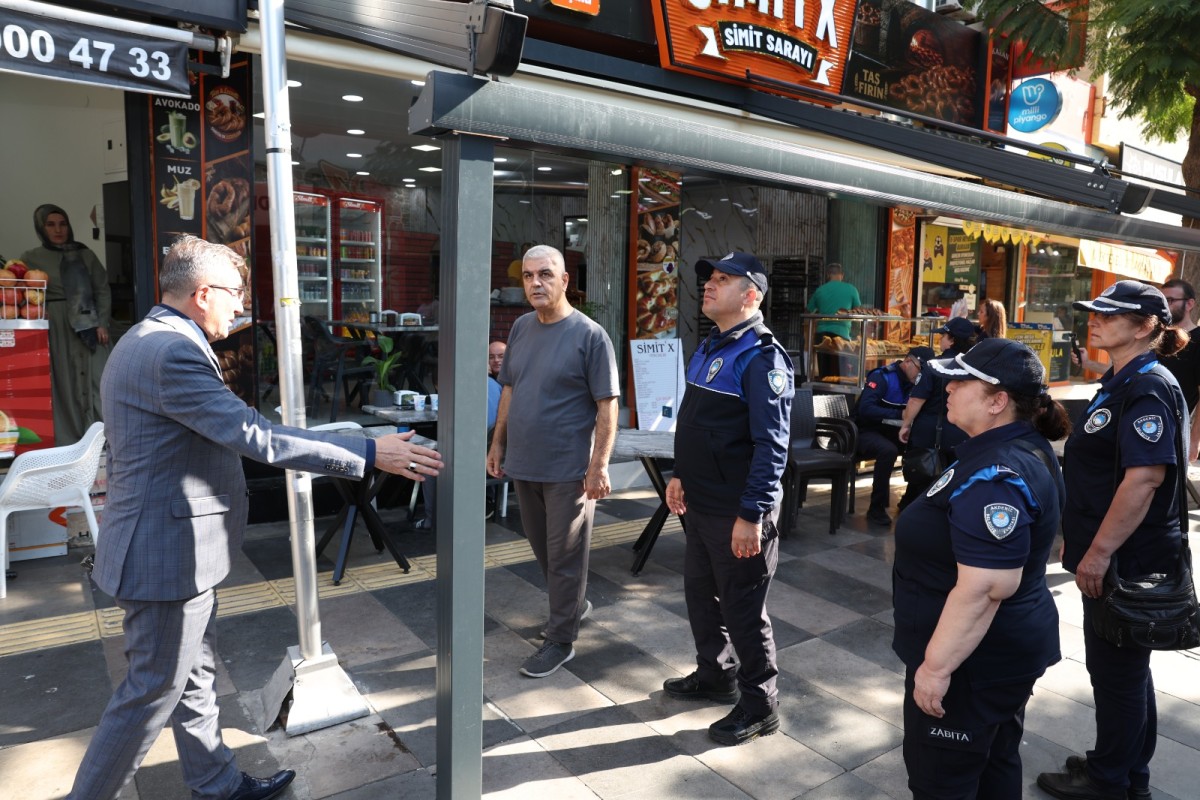 Akdeniz Zabıtası, Kaldırım İşgaline Karşı Denetimlerini Sürdürüyor