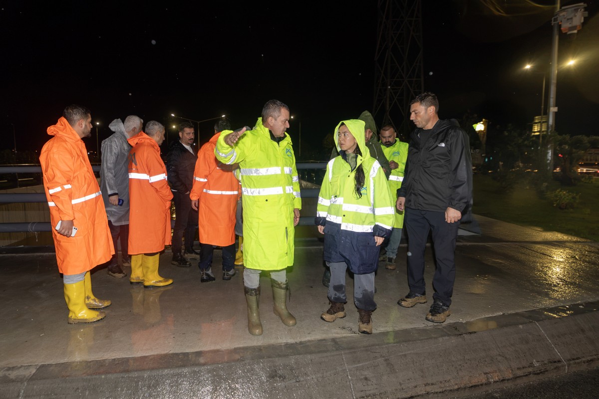 ​​​​​​​Başkan Vekili Genç, Yağıştan Etkilenen Mahallelerde Vatandaşları Dinledi